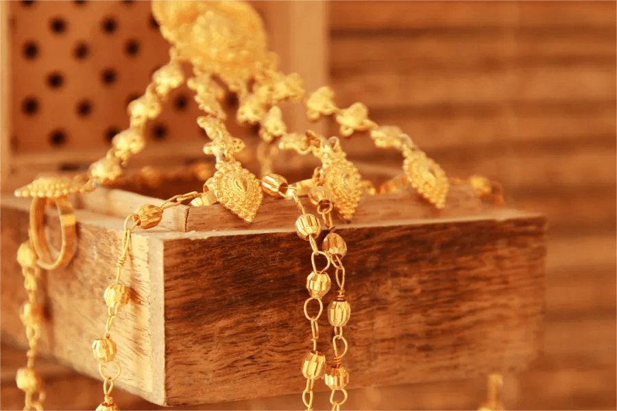 How to tell if a necklace is real gold？